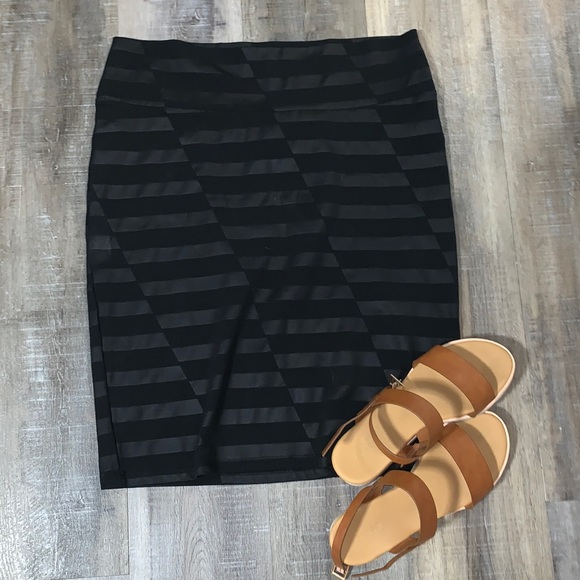 LULAROE - Black Patterned Cassie Skirt